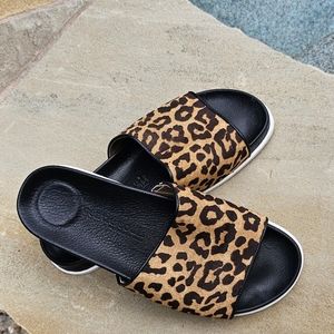 Gentle souls  by Kenneth cole  Iona Leopard print Slide Sandals10M